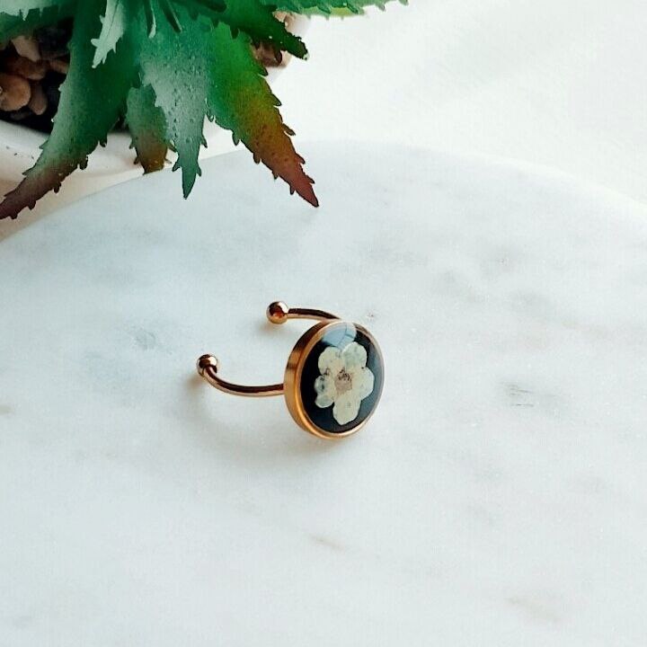 Anillo Narciso • Fondo negro (Ajustable)